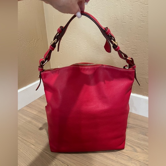 GUC~Dooney & Bourke Red Leather, Quiet Luxury, Large Shoulder bag/Tote/ Handbag - Picture 5 of 13
